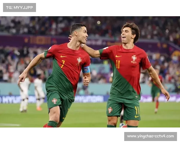 C罗与菲利克斯庆祝进球击掌相拥，利雅得胜利锋线默契尽显